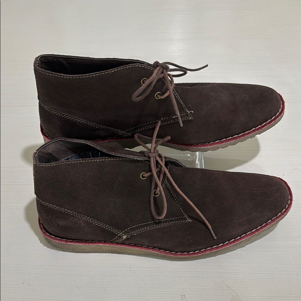 Original Penguin Birdie Lite Suede Chukka Boots. Men's 10. Excellent condition.